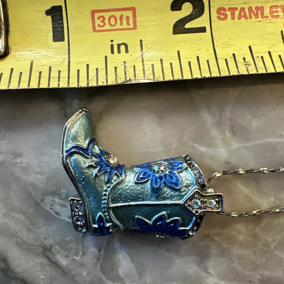 Vintage Lt Blue COUNTRY WESTERN Flower Rhinestone COWBOY BOOT Necklace SilverTne - Picture 4 of 7